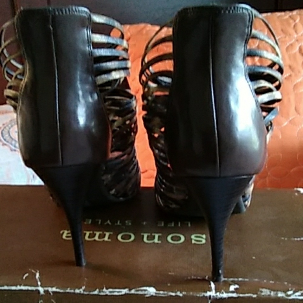 Heels - Picture 3 of 3